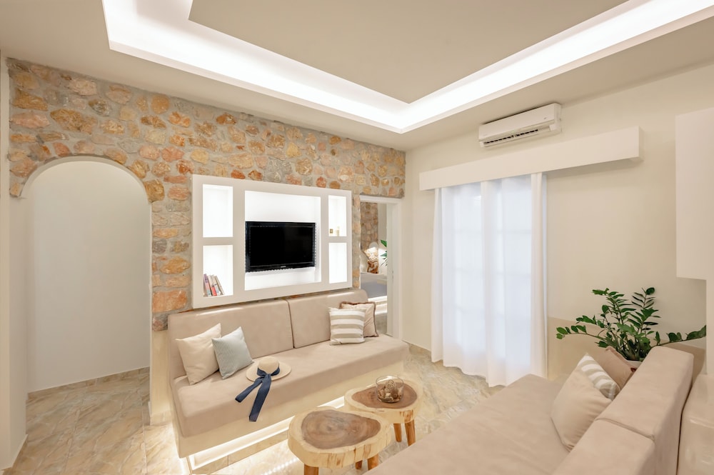Loukas & Emma Eco Houses
