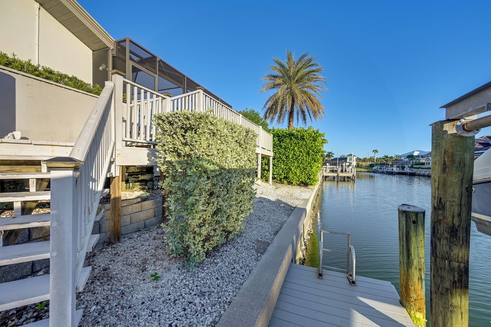 Walk to the Beach! Canal-front Marco Island Home