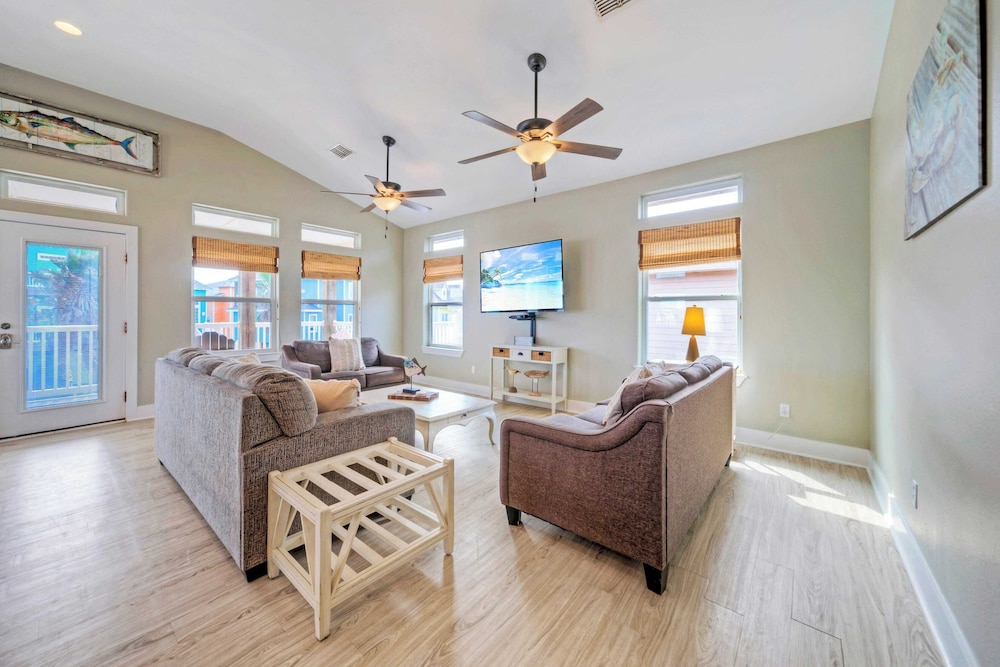 Sleeps 24 2 Homes w/ Beach Boardwalk Access & Deck Views Steps to the Beach