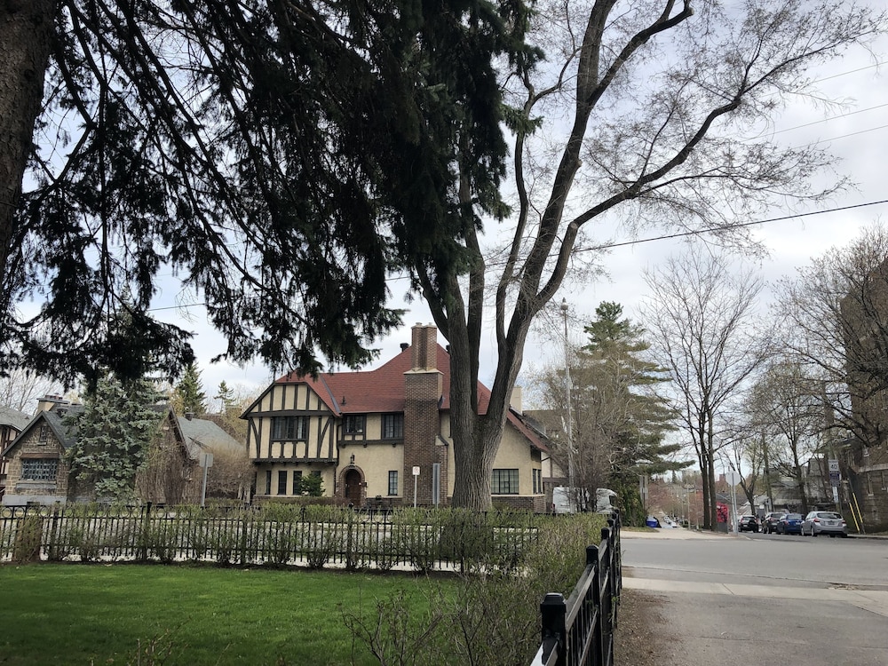 Hotel Ambassador B&B - Image 1