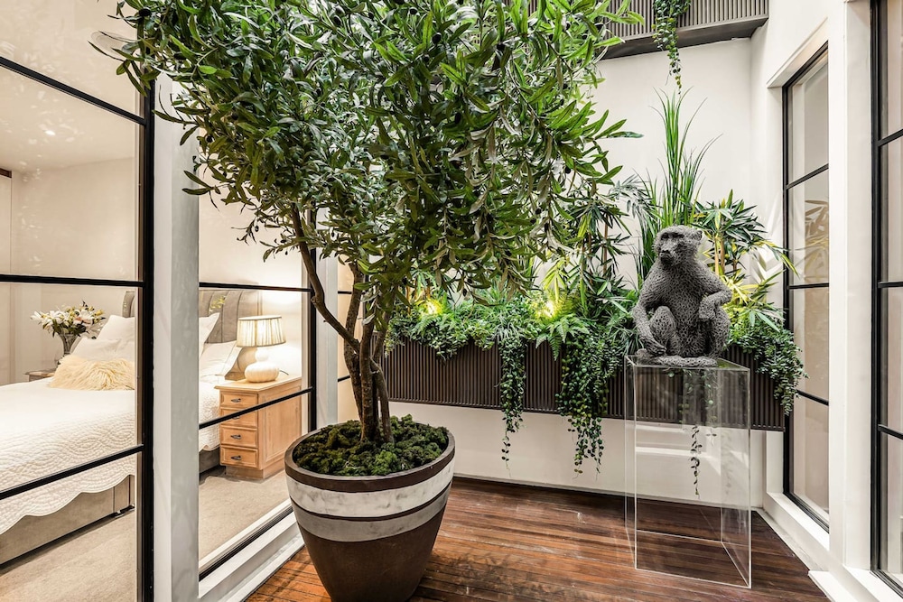 London Mews Home w Glass Atrium Terrace