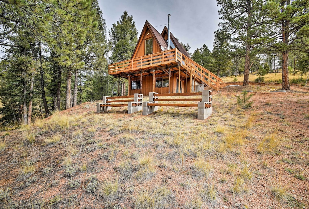 A-frame Cabin w/ Mtn Views: 4 Mi to Cripple Creek! view 5