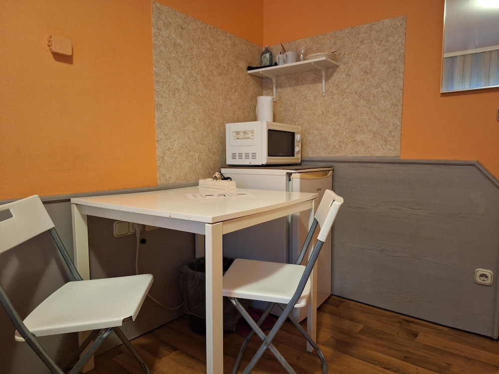 2-Rent Group Hostel Rooms AUB162