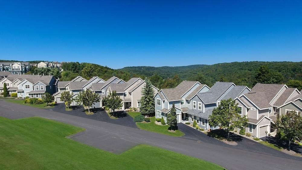 Seven Springs Woodridge 3 Bedroom Condo, Private Deck, Forest view by RedAwning