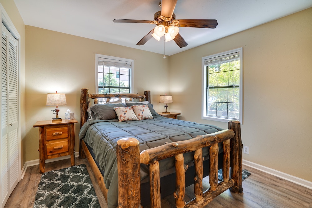 Marshall Vacations - Jefferson Vacation Rental on Lake O' the Pines! - Property Image 4