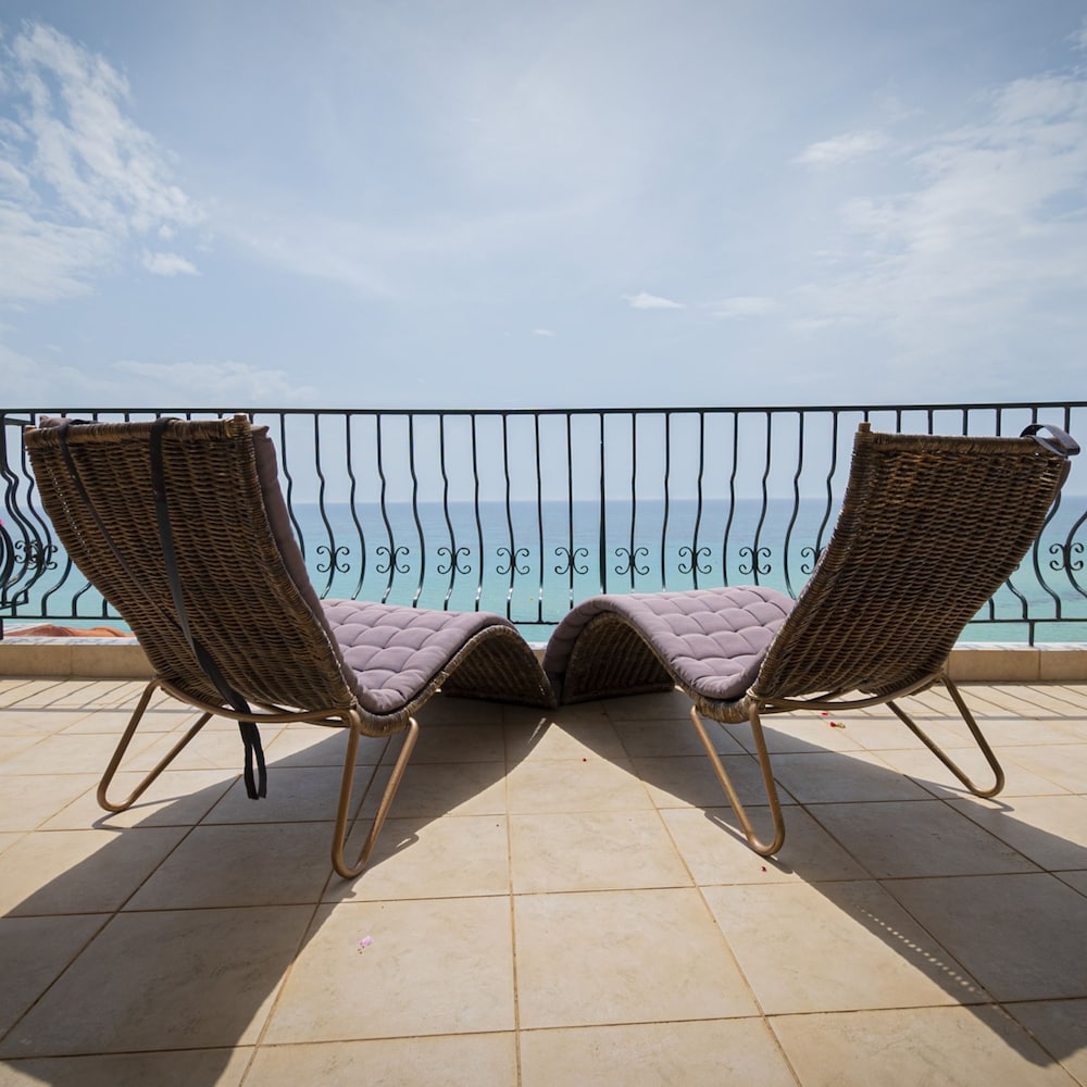 Poseidon Seafront Apartment by Rentalspro