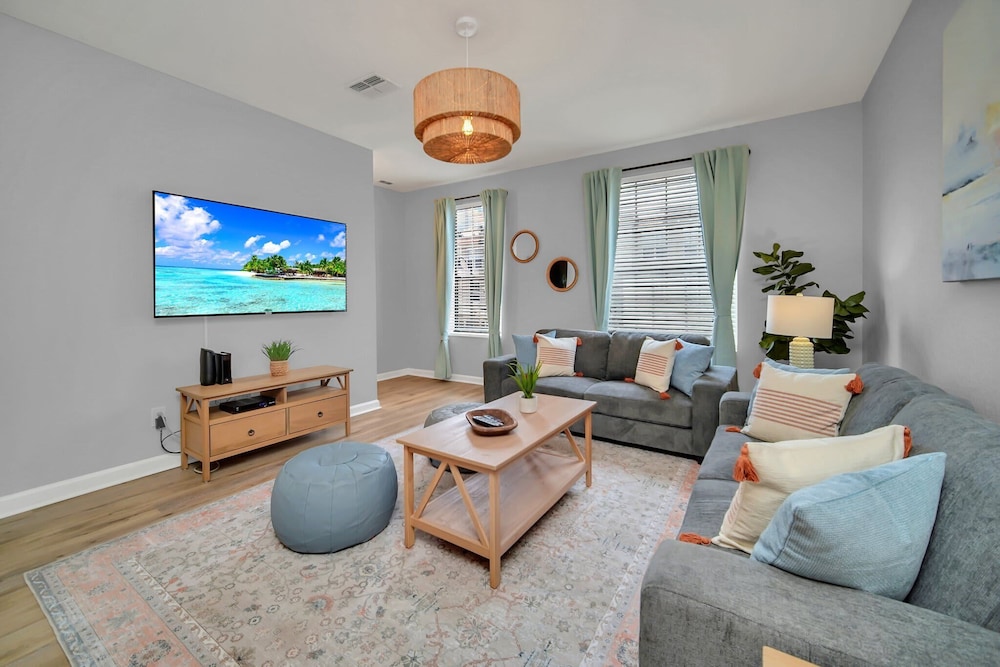 Spacious and Modern Townhome! Close to Attractions and Conventions Center! 3vc5014-10