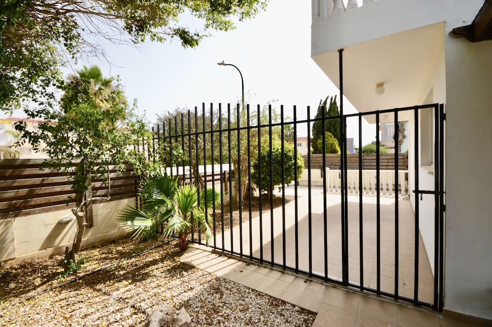 Villa Sleeps 8 With Private Pool