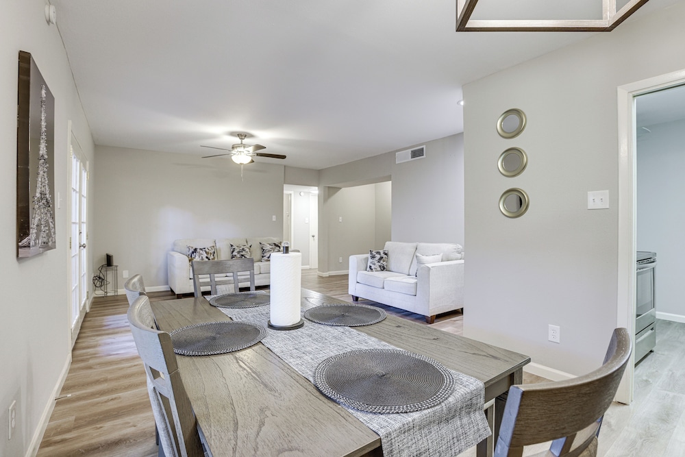 2 Mi to The Galleria: Uptown Houston Retreat!