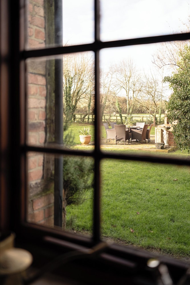 The Threshing Barn-Stunning 5 BD Retreat