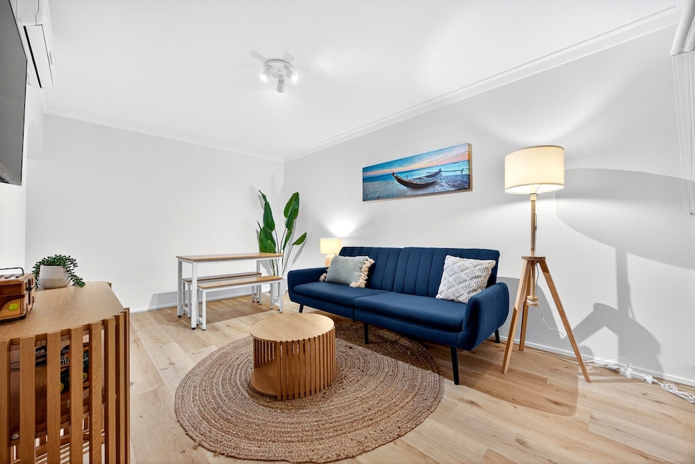 Bright 2-bed Unit Near Scarborough Beach
