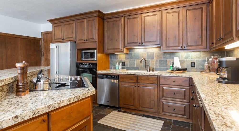 Pinnacle at Deer Valley Resort - Four Bedroom Condo with Hot Tub #1263 4 Condo