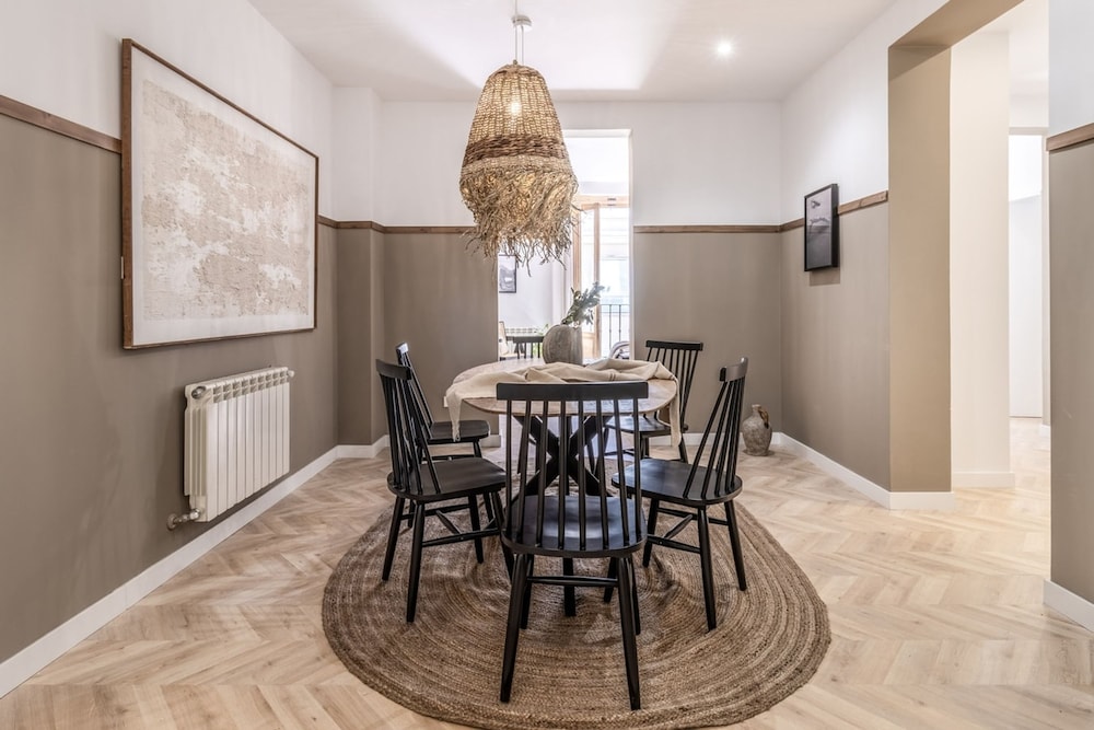 Eriste - 2 Bedrooms in Malasa a