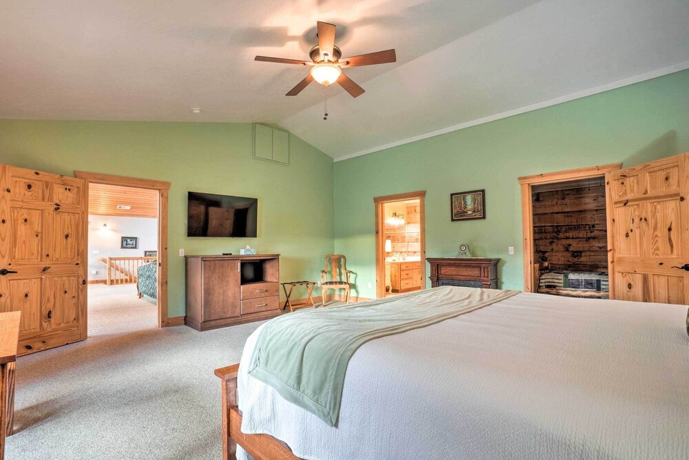 Brookings Vacation Rental Lodge on 88 Acres! view 4