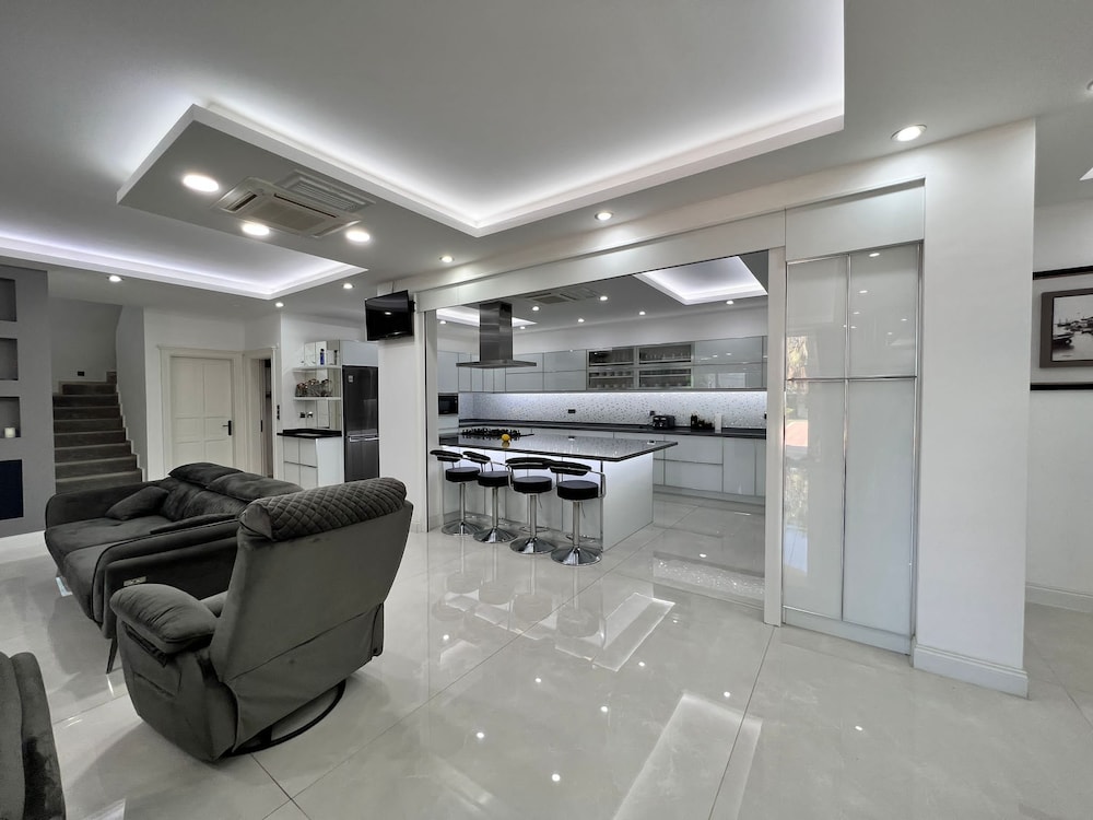 Luxury 7-bed Villa With Pool and Jacuzzi, Fethiye