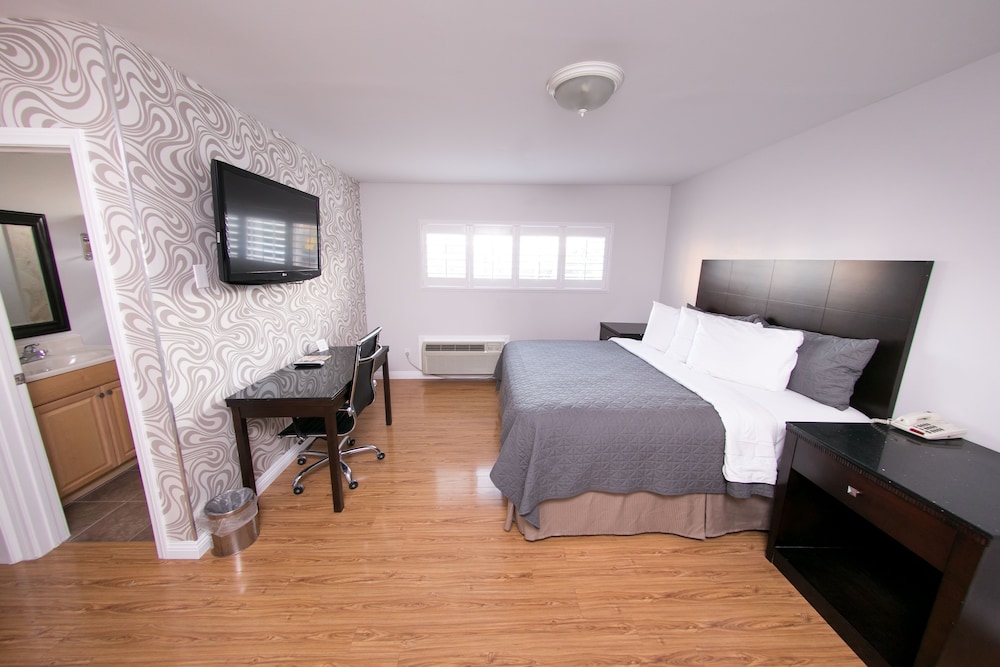 Metropolitan Inn & Suites