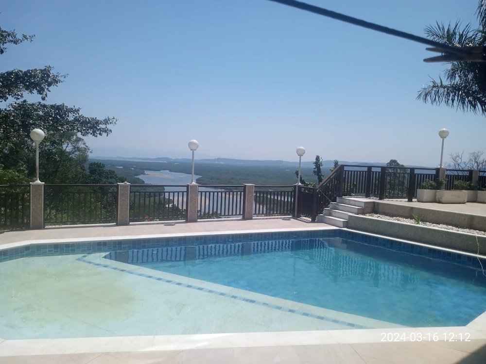 Leonardi's Sunset House