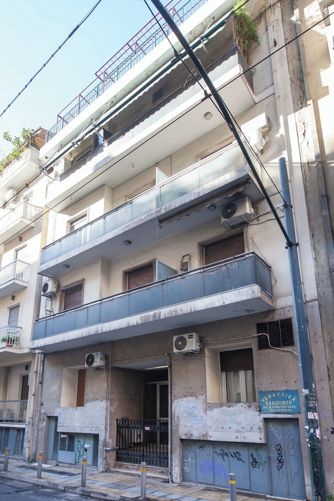 Stylish Renovated 2 Bd Apt in Exarcheia