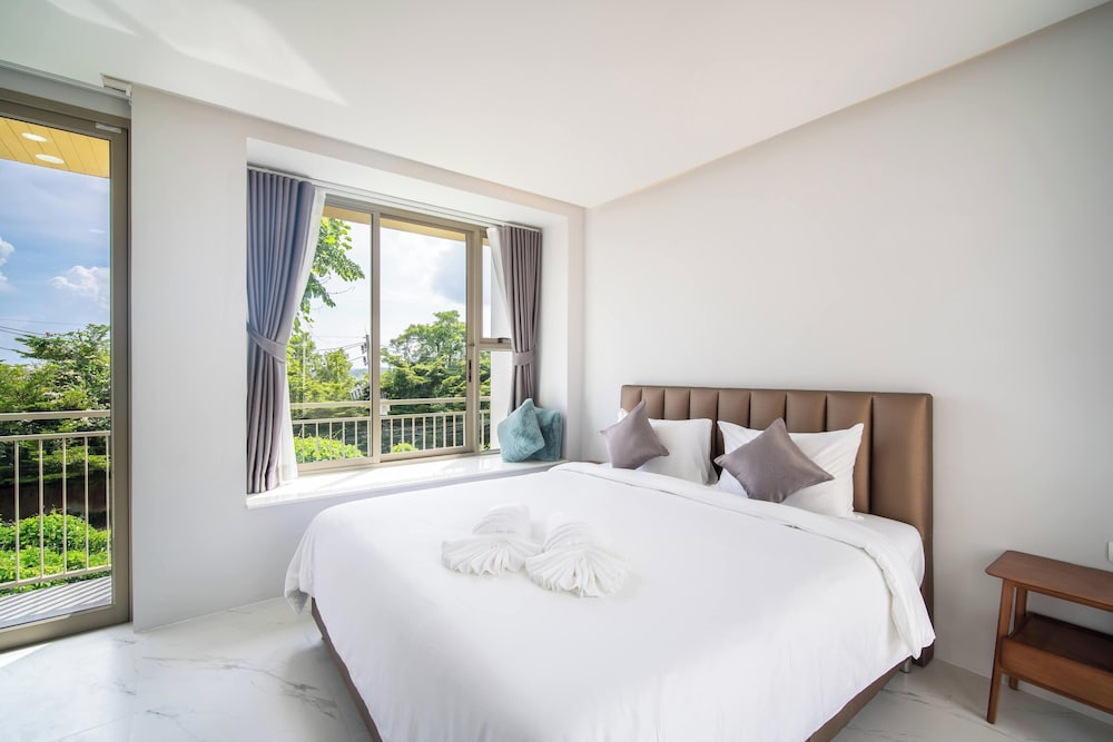 Classic Modern Pool Villas Rawai 3BR