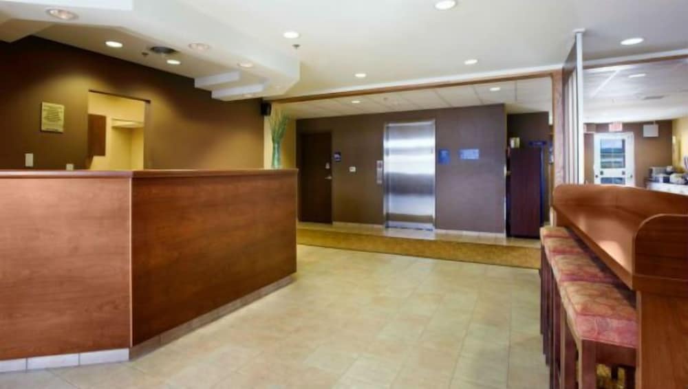 Rawlins Vacations - Microtel Inn and Suites by Wyndham Rawlins - Property Image 1