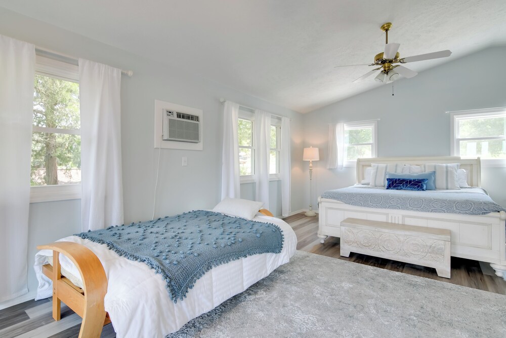 Lakefront Home w/ Fire Pit in Eagle Rock view 4