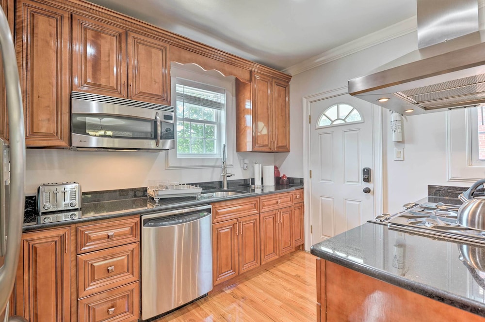 6 Mi to Capitol Hill: Spacious Family Home in DC