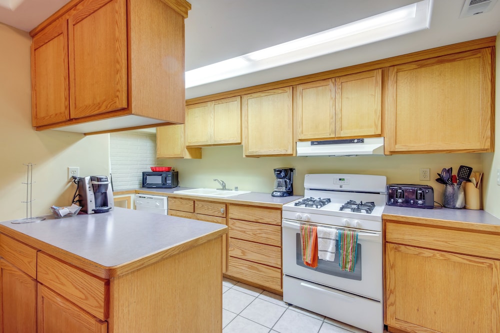 Spacious Yellowstone River Retreat w/ Trails!
