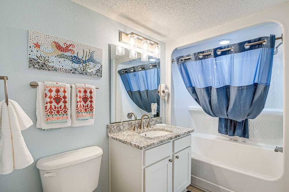 Steps to Boardwalk: Condo w/ Pool in Myrtle Beach view 5