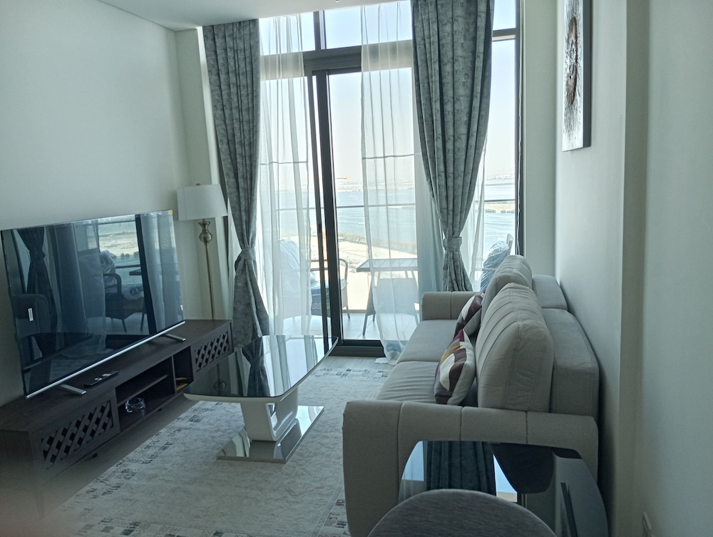 1BR with Creek View in Jaddaf by Bespoke