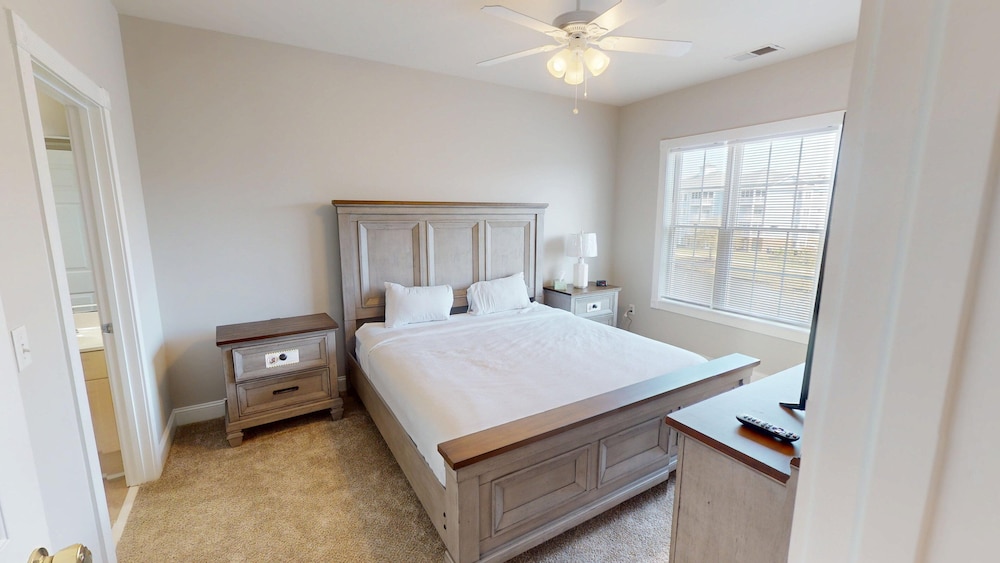 Magnolia Pointe Luster Leaf 4879-303 2 Bedroom Condo