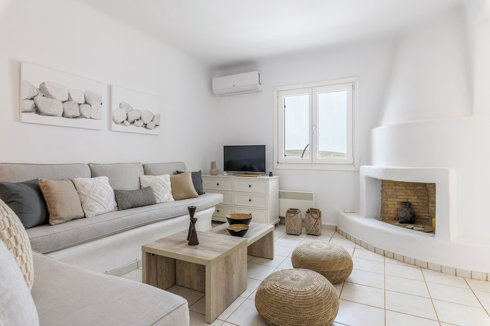 Mykonist Merchia Beach Villas & Suites