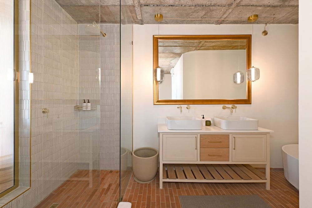Elegant Camps Bay Eco Pool Sauna Views