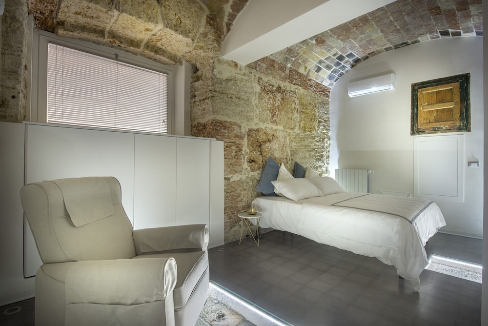 Stylish Home in Front of Casa Professa