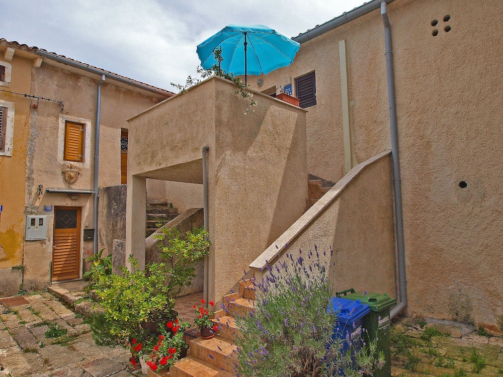 Apartment 256 view 5