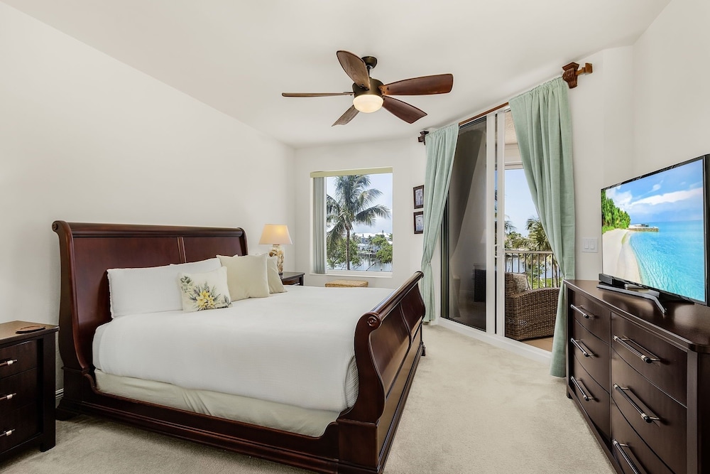 Waterside #835: Bayscape Bliss 3br/2ba Condo W/ Pool! 3 Bedroom Condo
