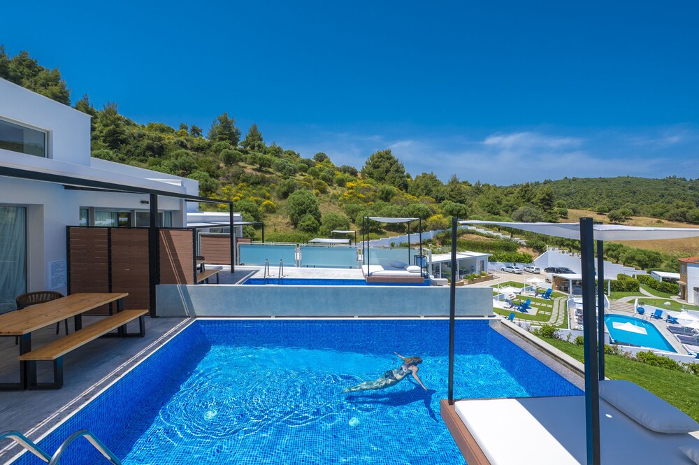 Villa D'Oro - Luxury Villas & Suites