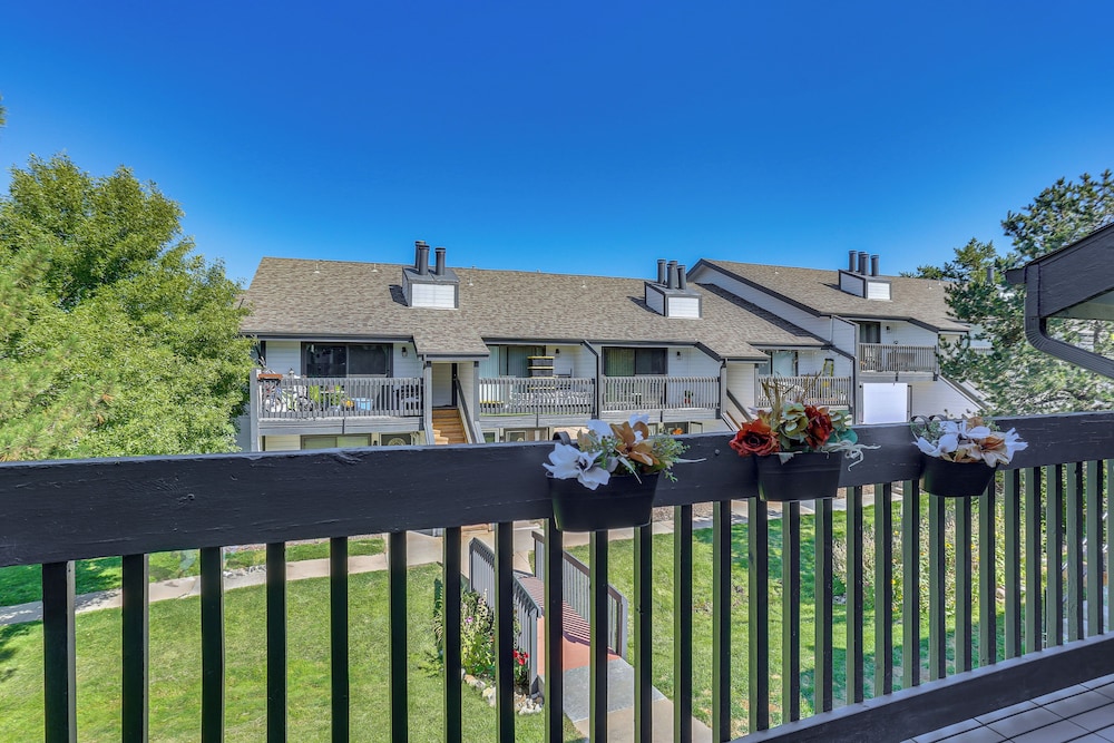 1 Mi to Dtwn: Condo w/ Pool Access in Castle Rock