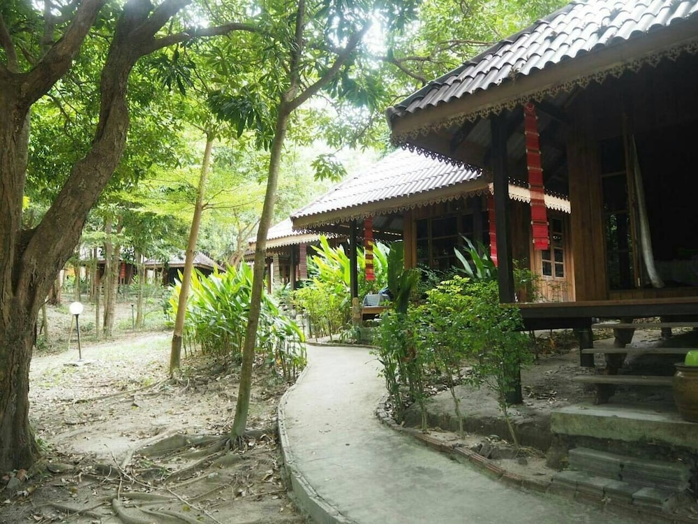 Lipe Sunset Forest Resort
