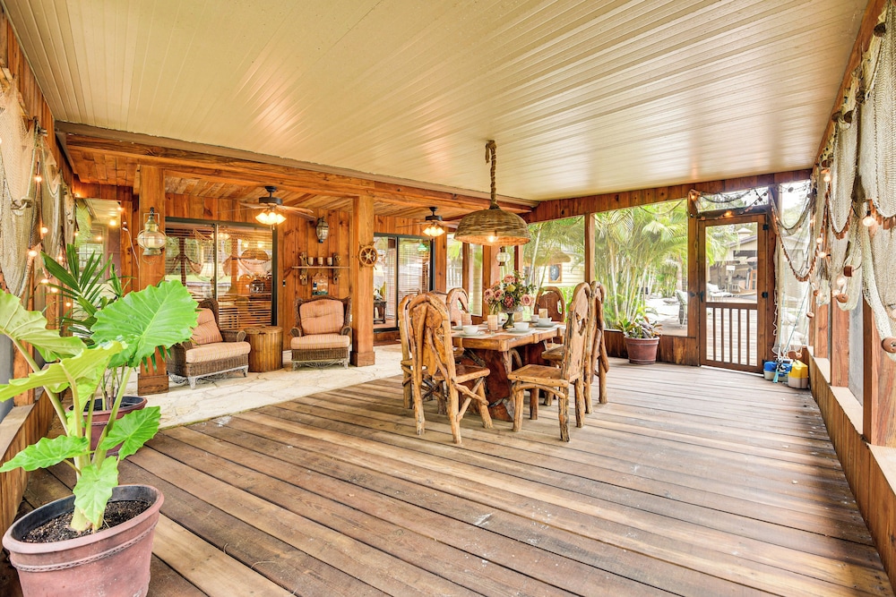 Sandy Shore & Multi-boat Dock! St Johns River Home