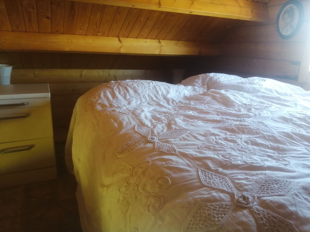 Rustic Log Cabin - Dog Friendly - Sleeps 2 - Views view 3
