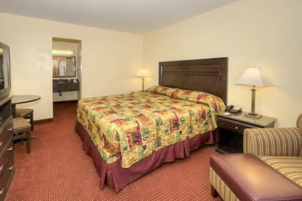 Relax Inn And Suites - Property Image 8
