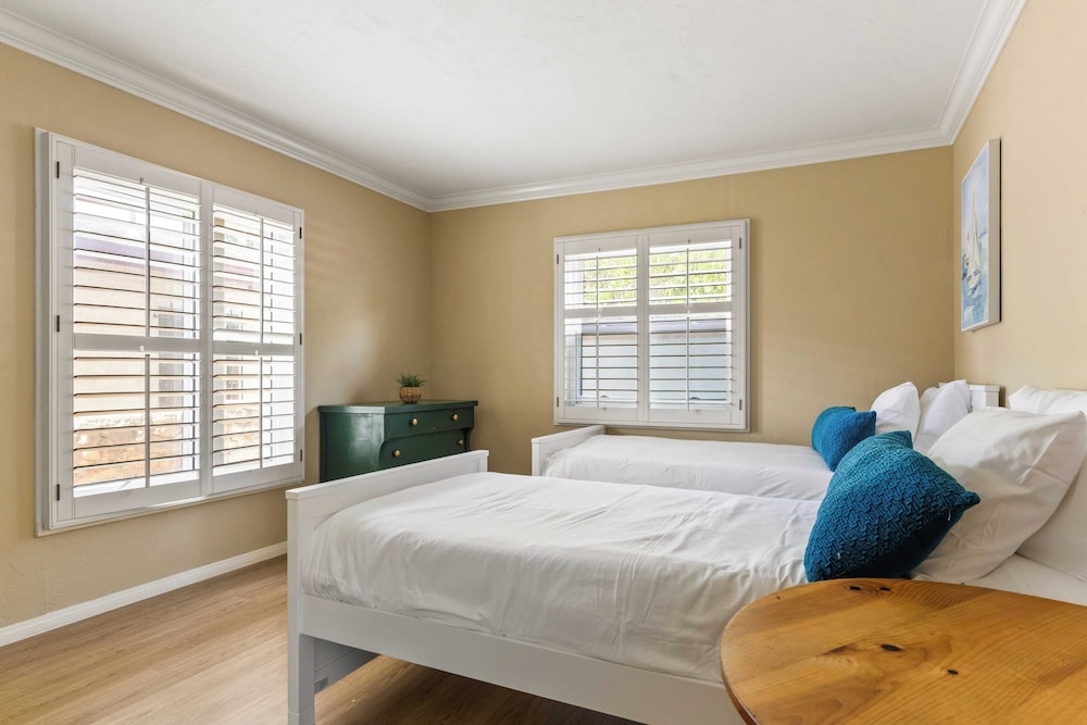 Point Loma Home w/ Putting Green, Firepit + Game Room & Beach Access Zola Street by Avantstay