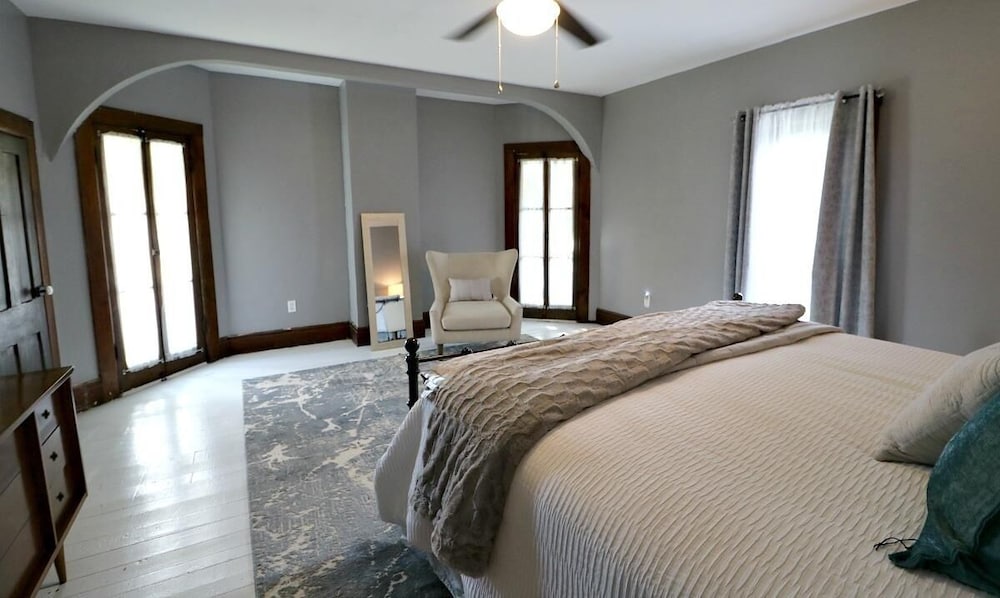 The Francis Rose House 3 Bedroom Home by Redawning view 3