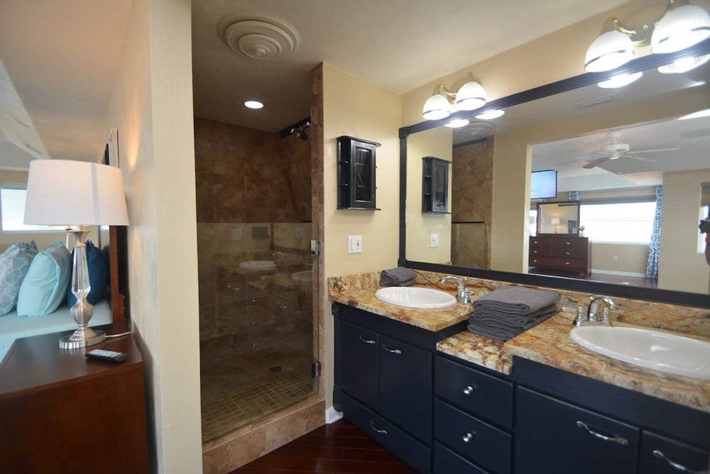 Just Beachy A Luxury Retreat Sleeps 12 3 Levels With Elevator- Perfect for 1-3 Families