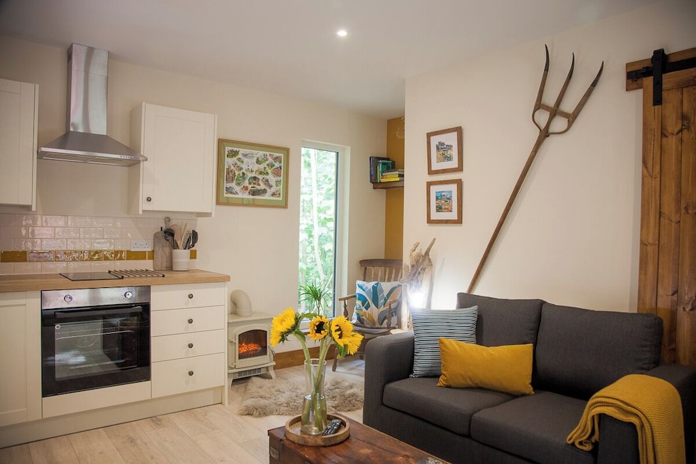 Hayne Barn Estate - Private Estate : 6 Eco Lodges - 1 Studio