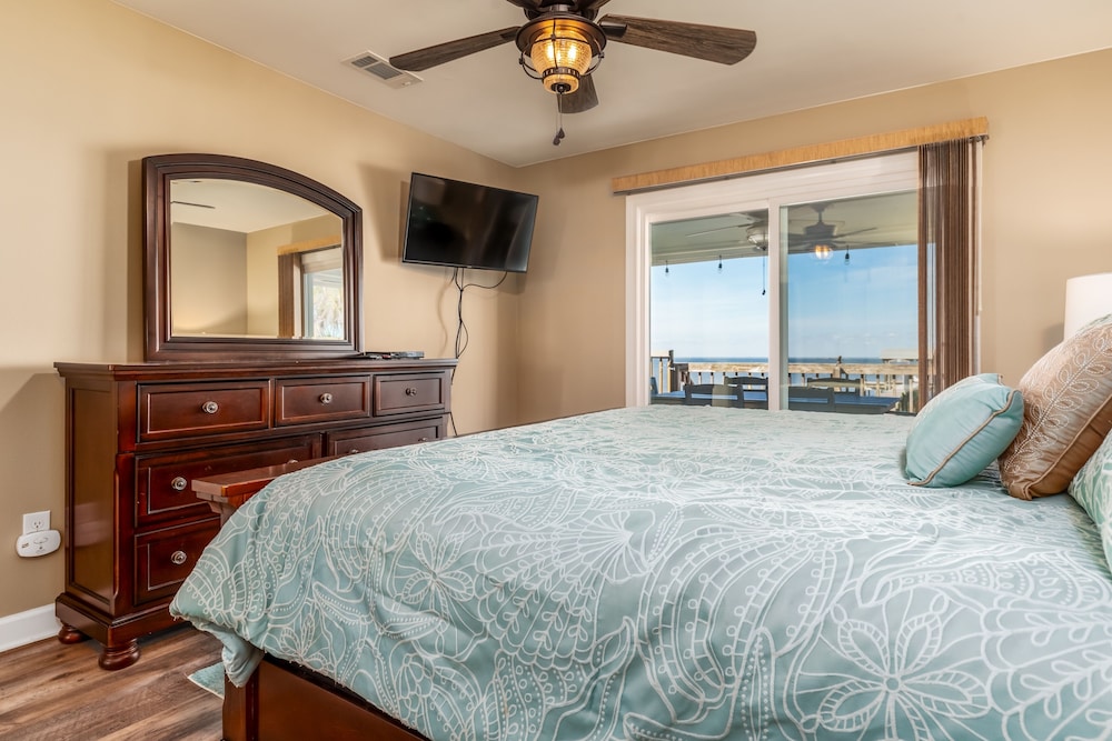 Chele's Bayside Cottage - 2304 Island Shores Dr 4 Bedroom Home by RedAwning view 4