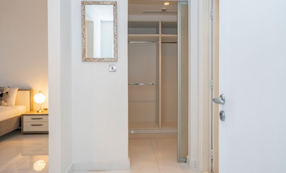 Spacious 2BR Marina Residence 4