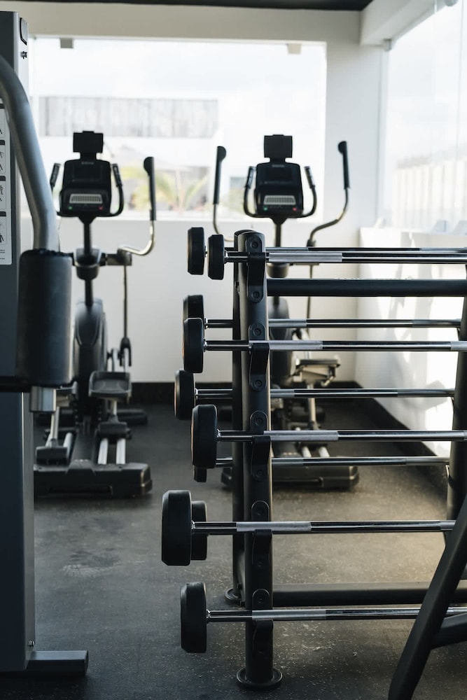 Zama Condo w Rooftop Pool Gym Coworking Cinema