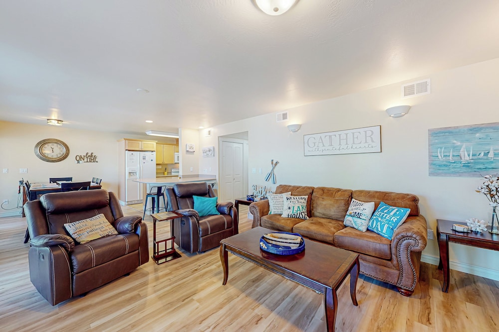 Waterfront Condo W & Dock Access