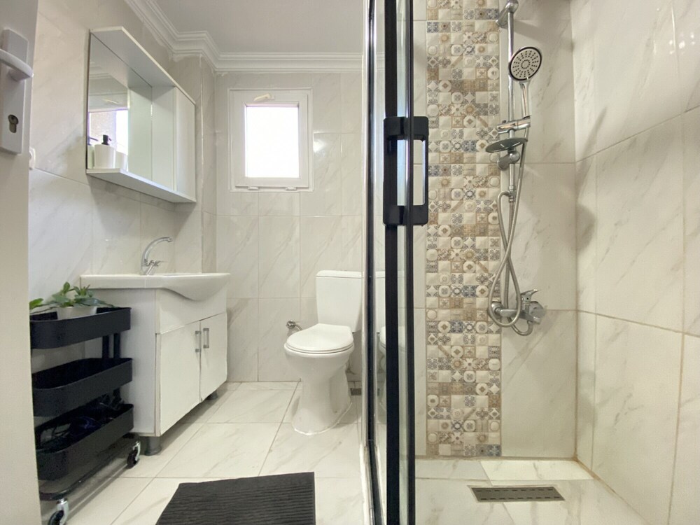 Central and Charming Flat With Balcony in Sisli